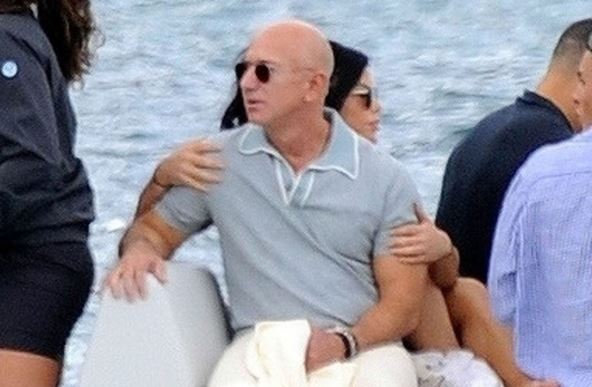 dzefbezos.jpg