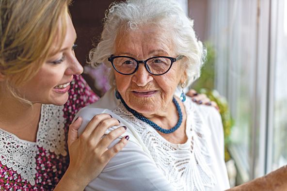 glavna--stockphotoyoungwomanspendingtimewithherelderlygrandmotherathome1815222656.jpg