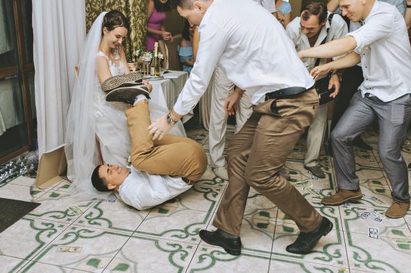 PIJANSTVO NE DOLAZI U OBZIR  stock-photo-dnipro-ukraine-august-dancing-falling-cheerful-guest-lies-on-the-floor-at-wedding-2560246659.jpg